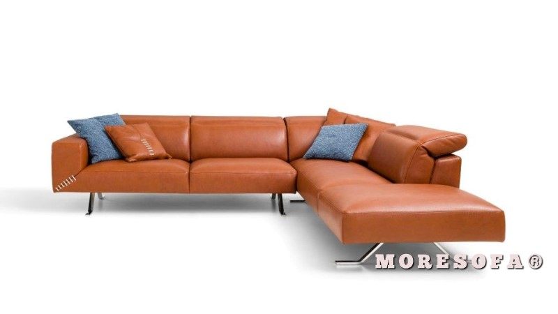 Phòng khách độc đáo, nổi bật, phong cách hơn với mẫu sofa L hiện đại bọc da màu cam dễ dàng vệ sinh